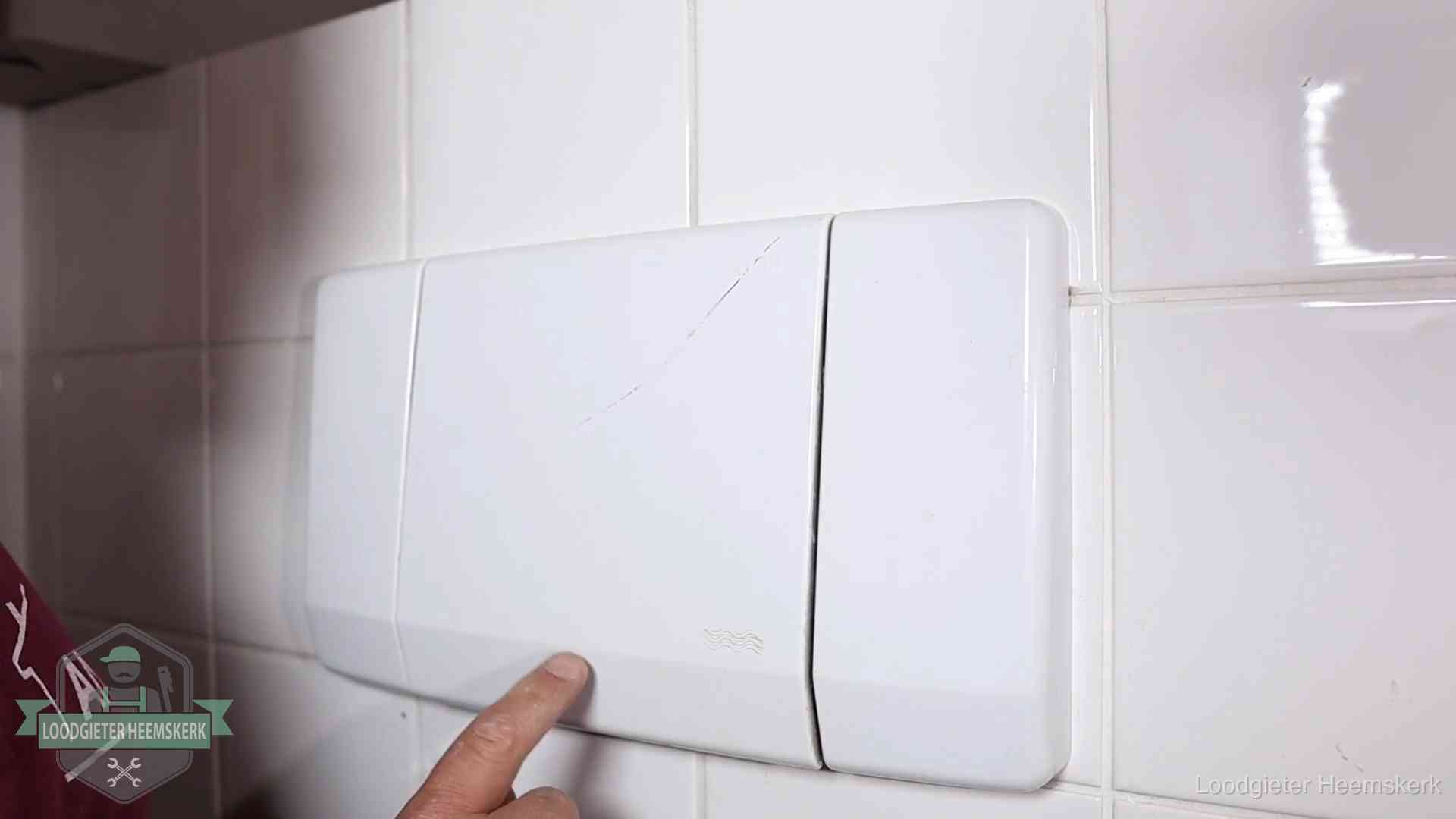 Oorzaken van een verstopte wc in Heemskerk Bedieningspaneel van een inbouwreservoir van een hangend toilet in Heemskerk